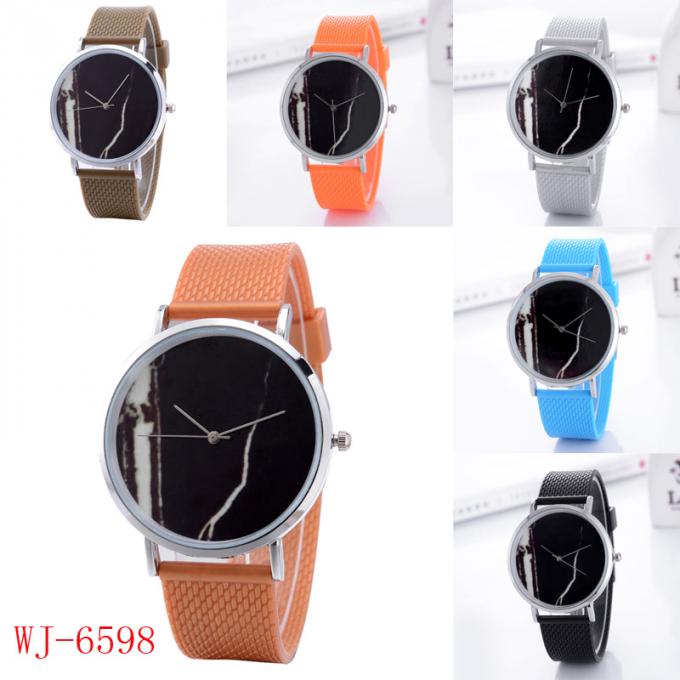 WJ-7759アナログのスマートな女性プラスチック バンド腕時計